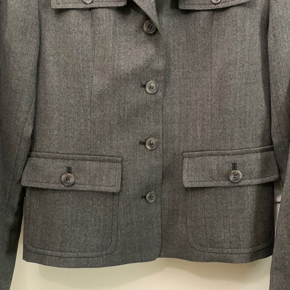 Gently used but in great condition J.Crew wool women’s jacket. - Picture 11 of 12
